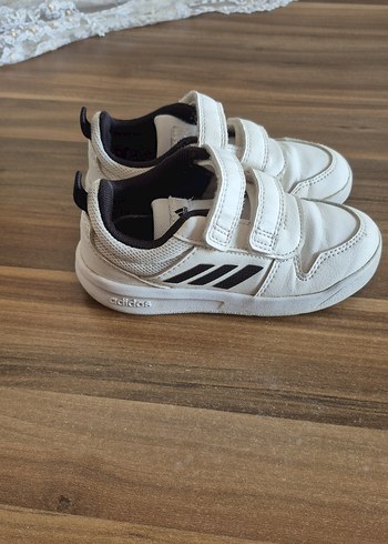 25 Beden Beyaz Erkek Çocuk Spor Ayakkabı