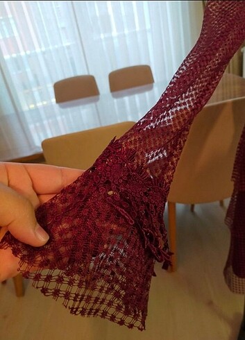 42 Beden Kırmızıya yakın bordo tül detaylı şık elbise