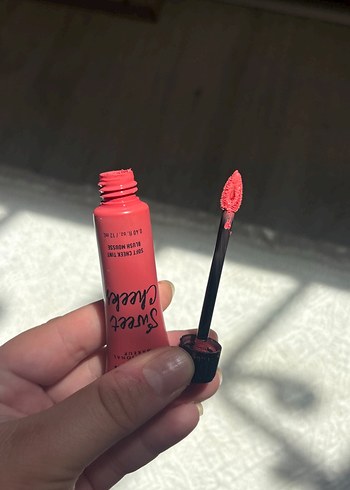  Beden Nyx Parlak Pembe Allık