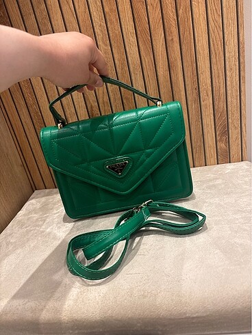 Beden yeşil Renk Prada modeli