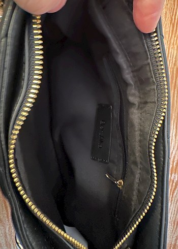Bershka Siyah Zincir Detaylı Deri Kadın Çanta