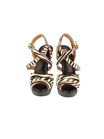 38 Beden Steve Madden Platform %70 İndirimli.