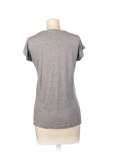 s Beden PreLoved T-shirt %70 İndirimli.