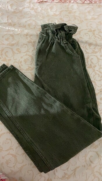 Haki yeşili pantolon