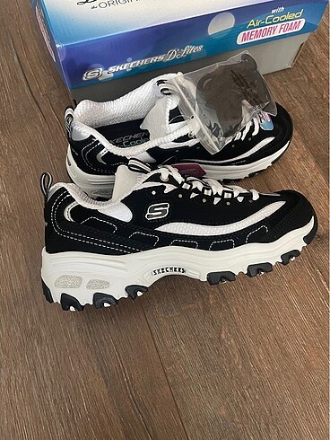 Skechers