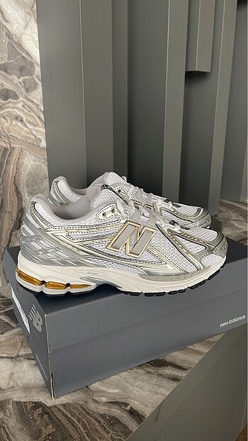 New Balance 1906
