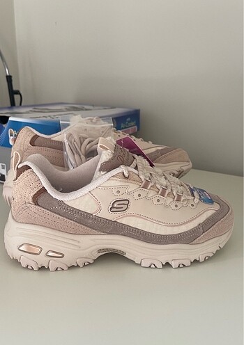 Skechers