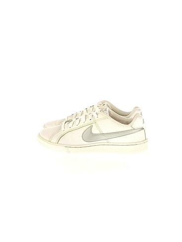 Nike Spor Ayakkabı %70 İndirimli.