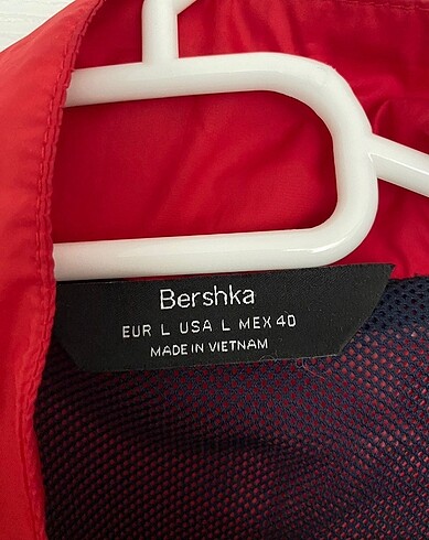 l Beden Bershka yağmurluk