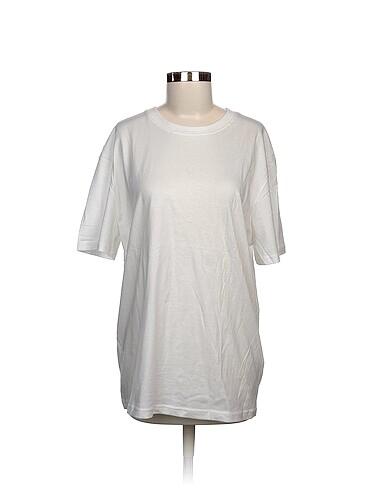 Defacto T-shirt %70 İndirimli.