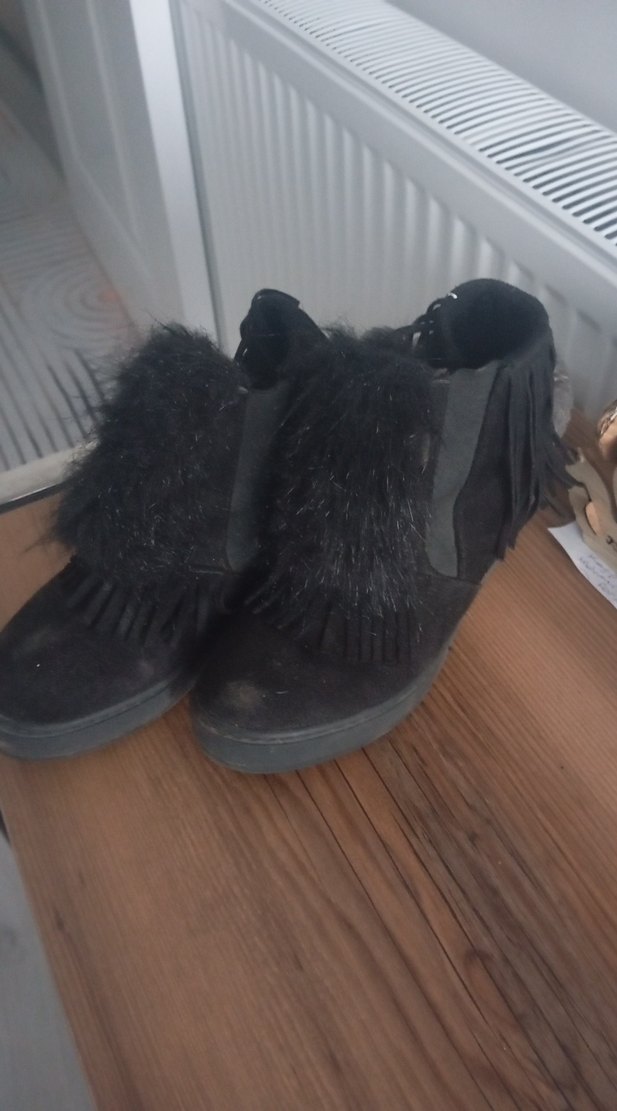 Siyah Süet Kürklü Kadın Platform Bot - Görsel 3