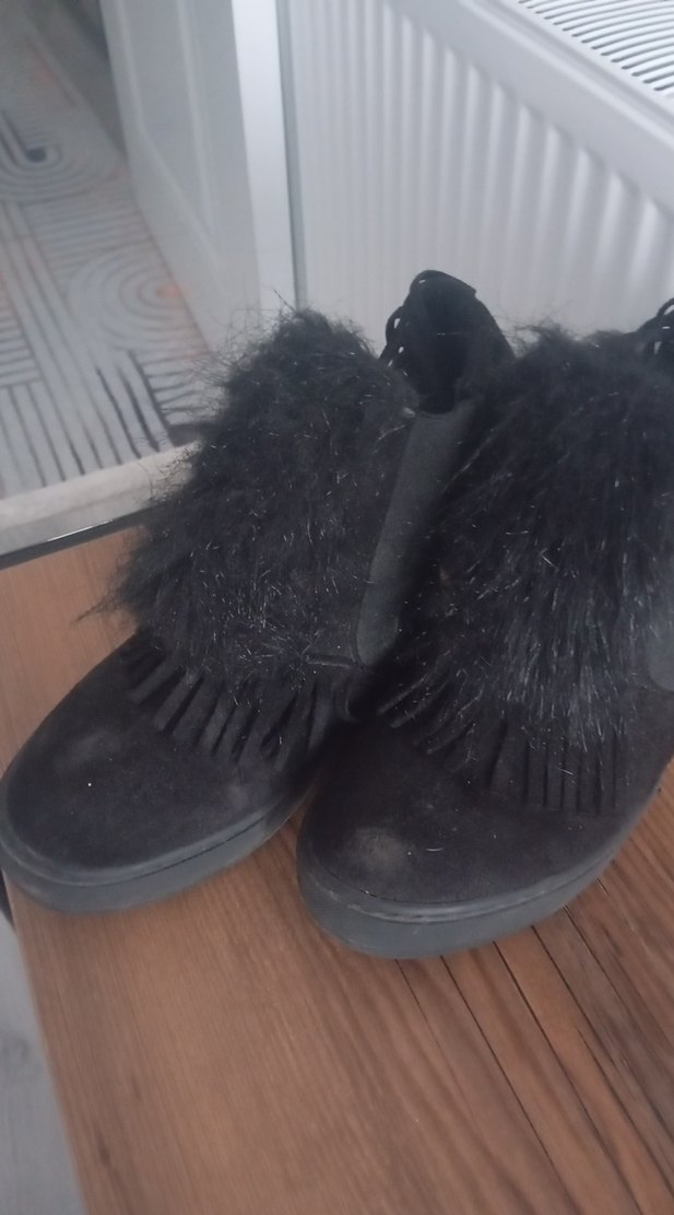 Siyah Süet Kürklü Kadın Platform Bot - Görsel 2