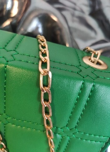  Beden yeşil Renk Askılı kol çantası 