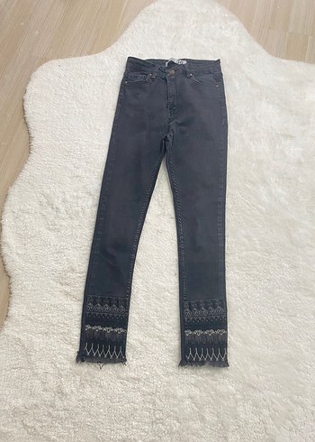 Diğer Koyu Gri Dantel Detayli Dar Paca Jean