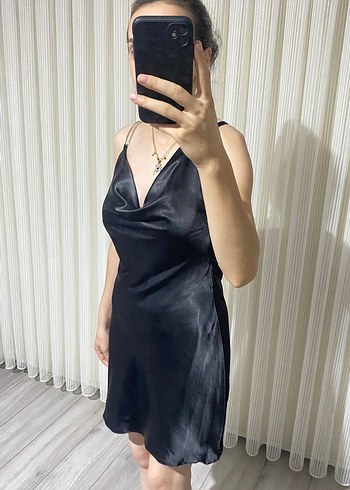 Siyah Parlak Drapeli V Yaka Mini Elbise - Görsel 4