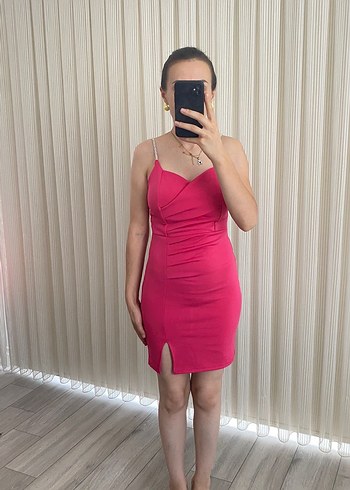 Pembe V Yaka İnce Askılı Midi Elbise