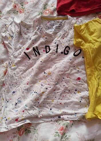 5 Yaş Beden sarı Renk Üç adet tshirt 