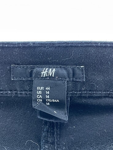 44 Beden siyah Renk H&M Mini Şort %70 İndirimli.