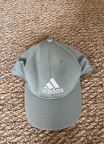 Adidas şapka