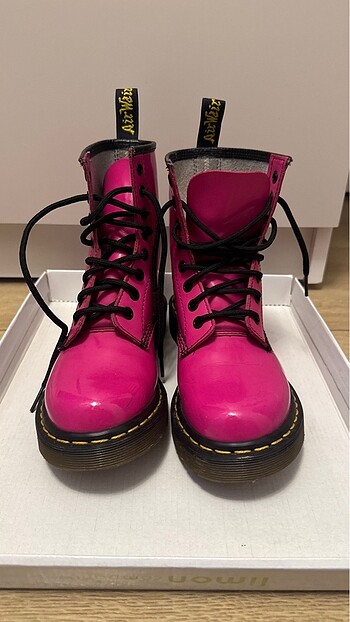 Dr. Martens 35