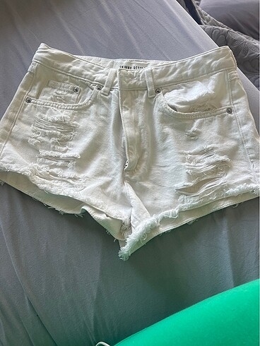 H&M yırtık şort