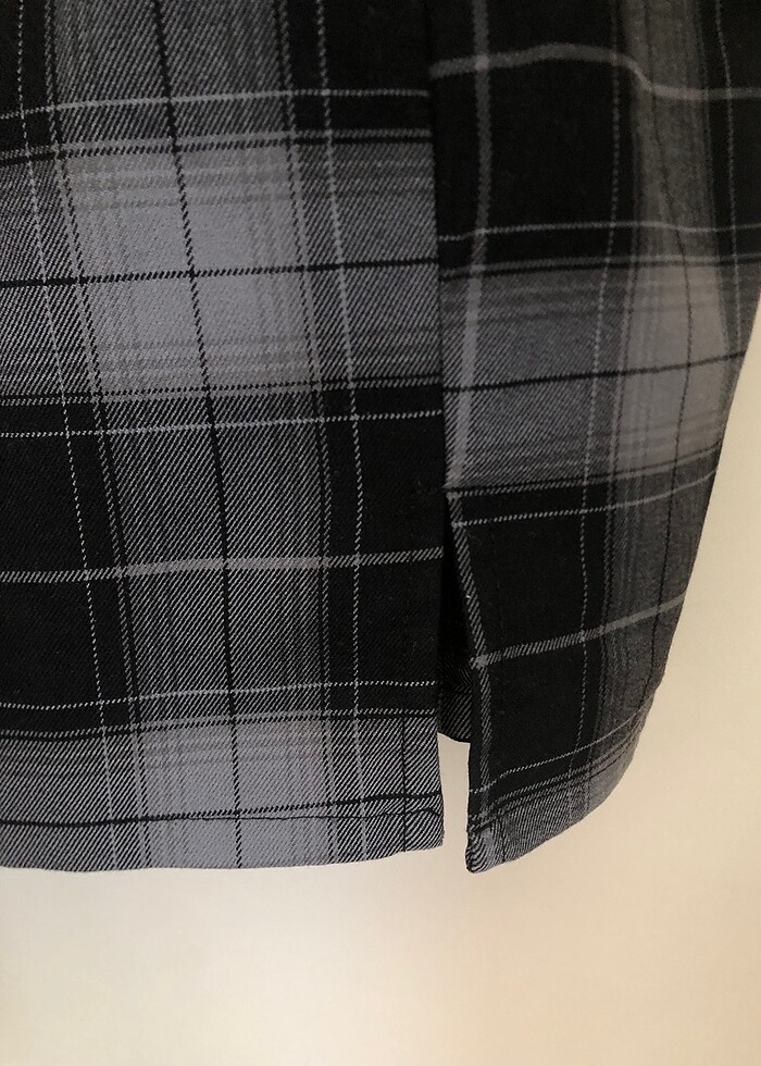 yırtmaç detaylı h&m marka ekoseli elbise - Görsel 2