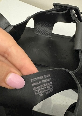 38 Beden siyah Renk Mango Siyah Tokalı Kadın Sandalet