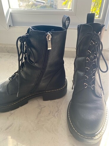 38 Beden siyah Renk Bot pull and bear