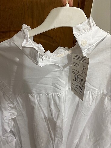 38 Beden beyaz Renk Göğsü Piliseli Omzu Volanlı Tunik Gömlek