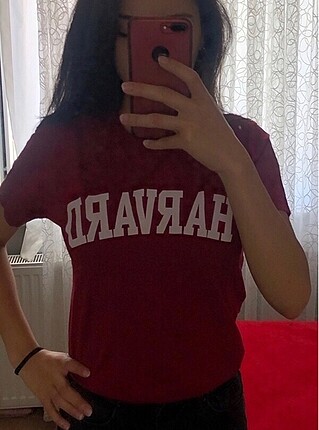 Harvard baskılı kırmızı tişört