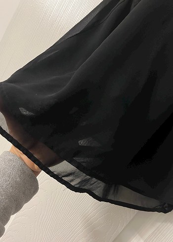 Kadın Siyah Piliseli Mini Askılı Bluz - Görsel 2