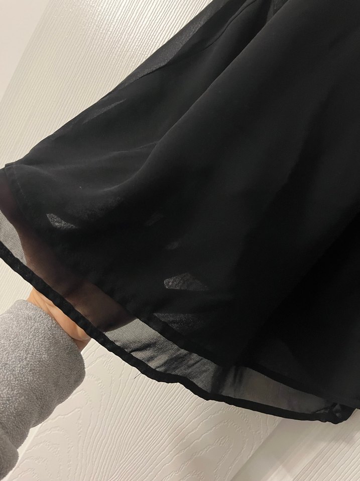 Kadın Siyah Piliseli Mini Askılı Bluz - Görsel 2