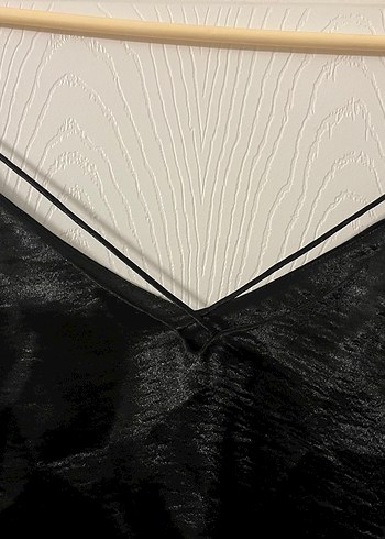 Siyah Drapeli İnce Askılı Mini Bluz - Görsel 2