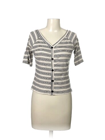 Koton T-shirt %70 İndirimli.