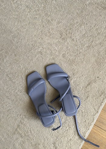 Bershka Minimal Eflatun Bantli Topuklu Sandalet
