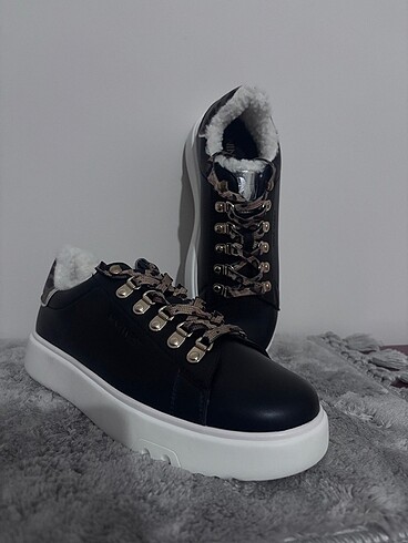 NINE WEST SEON 38 Numaradır.