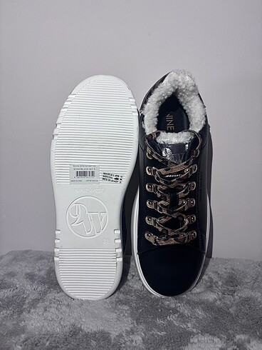 38 Beden NINE WEST SEON 38 Numaradır.