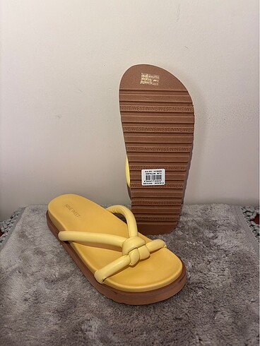 38 Beden Nine west ISJU3FX 38 Numaradır.