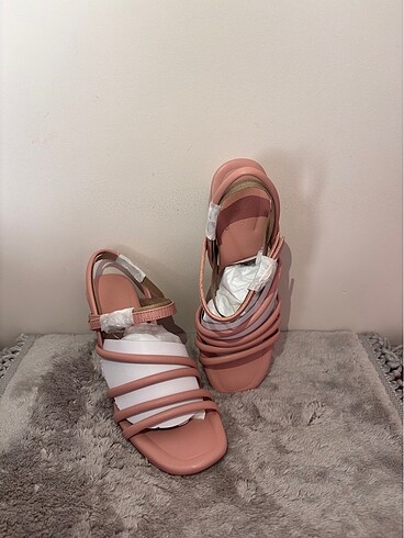 Nine west APRIL