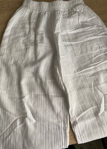 Bershka Beyaz Keten Pilili Bol Kesim Kadın Pantolon