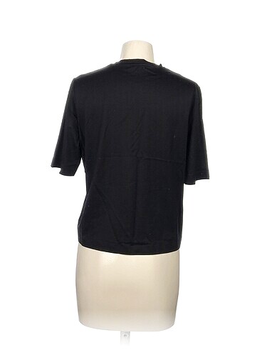 s Beden Diğer T-shirt %70 İndirimli.