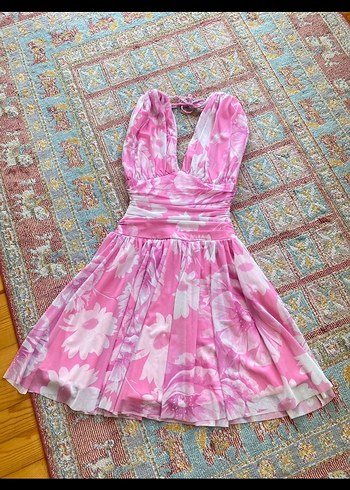 Pembe elbise