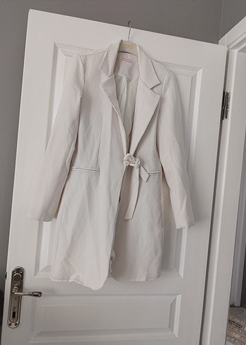 Beyaz Kemerli Keten Kadın Blazer