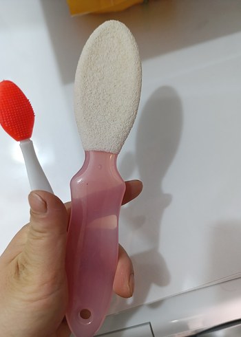 Beden Renkli ve beyaz yüz temizleme aparatı ve ayak torpüsü
