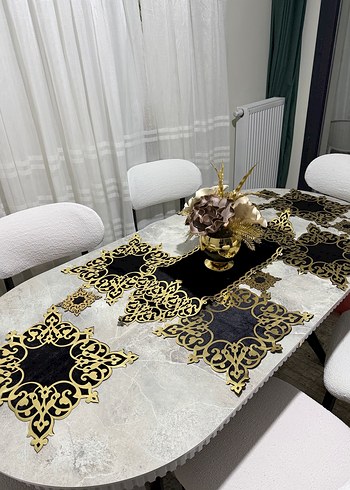 Altın İşlemeli Klasik Masa Örtüsü - Görsel 2