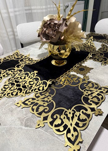 Altın İşlemeli Klasik Masa Örtüsü - Görsel 3