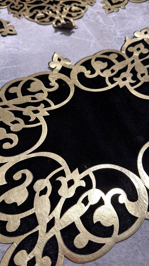 Altın İşlemeli Klasik Masa Örtüsü - Görsel 5