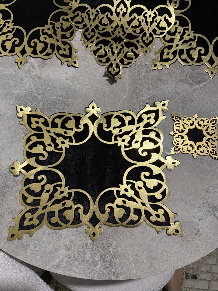 Altın İşlemeli Klasik Masa Örtüsü - Görsel 4