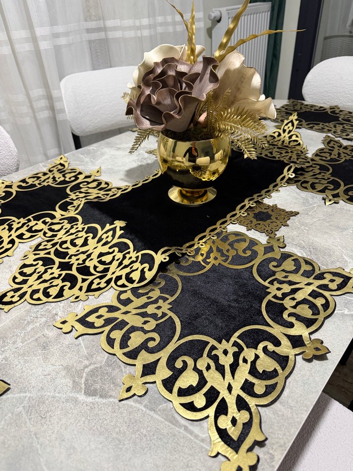Altın İşlemeli Klasik Masa Örtüsü - Görsel 3