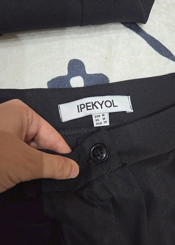 m Beden İpekyol Siyah Düğmeli Kolsuz Mini Yelek Takim
